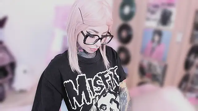 Chat +18 de NikkiRamone ao vivo