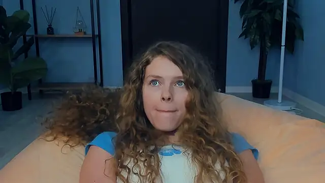 RayaNenlia's Live XXX Chat