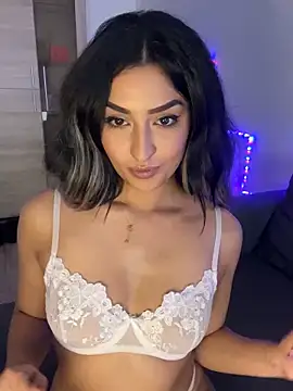 Mia_spicyy: διαδικτυακό σόου στην κάμερα