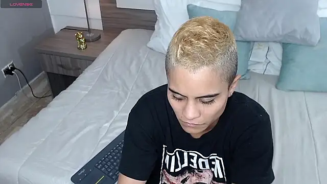 Chat +18 de Liiamthompson ao vivo