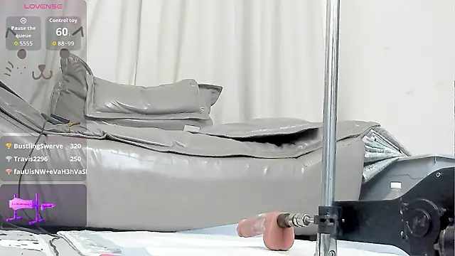 Chat XXX en directo de fox-yiyi