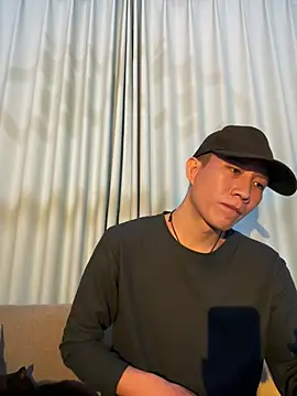 CNYASTUR Chat XXX in diretta