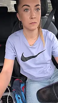 Risky_julia2330's Live XXX Chat