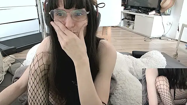 CeriseLapine: διαδικτυακό σόου στην κάμερα