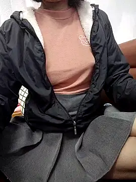 Haralushiaaa Adlı Modelin Canlı XXX Sohbeti