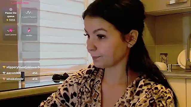 alisoncassie Adlı Modelin Canlı XXX Sohbeti