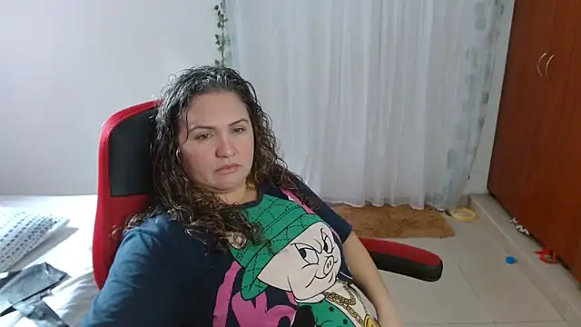 helenca43: διαδικτυακό σόου στην κάμερα