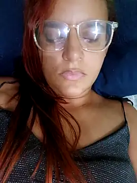 AliceRuivinha2's Live XXX Chat