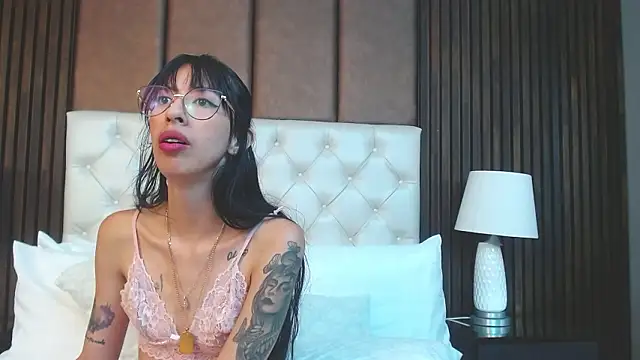 Kendal_Foxxx Adlı Modelin Canlı XXX Sohbeti