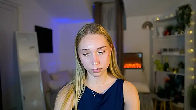 MilaBunny2000's Webcam Show