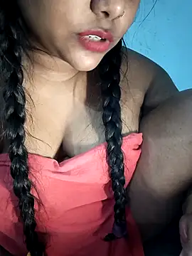 Desi_Nil_pori Adlı Modelin Canlı XXX Sohbeti