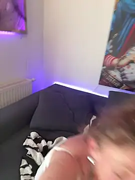 gabi-milf live XXX chat