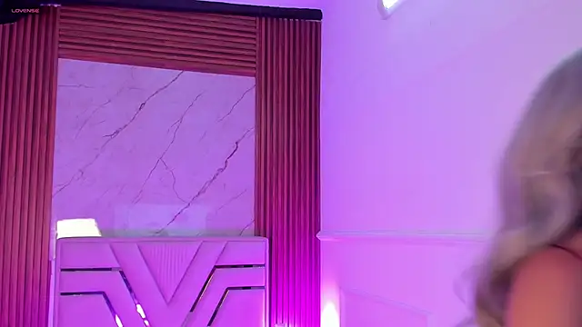 Emmapeetite: онлайн-секс-чат