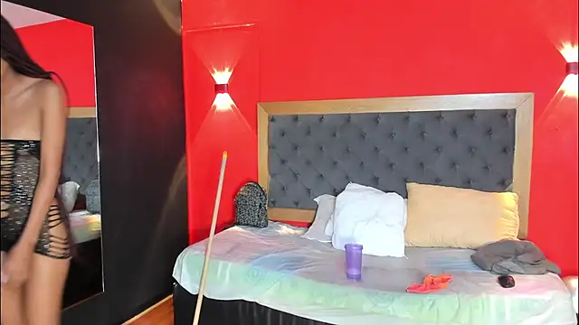 YayaHilton: онлайн-секс-чат