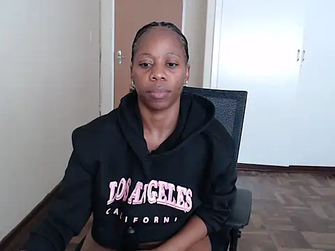 QUEENMANDYY Adlı Modelin Canlı XXX Sohbeti