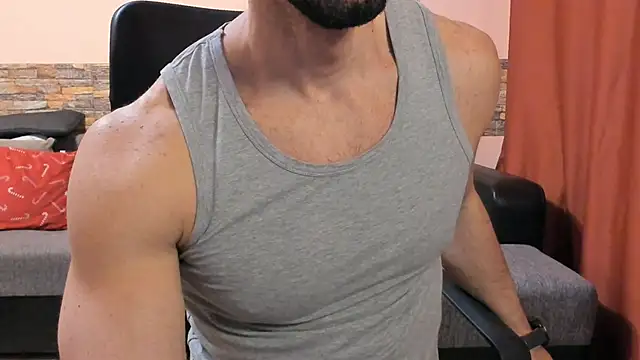 HotHunkTrainer's Live XXX Chat