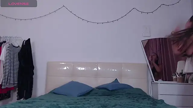 MiraMiss Chat XXX live