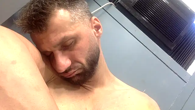 sexyhotstud12 Adlı Modelin Canlı XXX Sohbeti