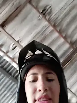 -Nicol Live XXX-chat