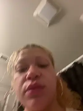 Novaskye576 élő XXX-chatje