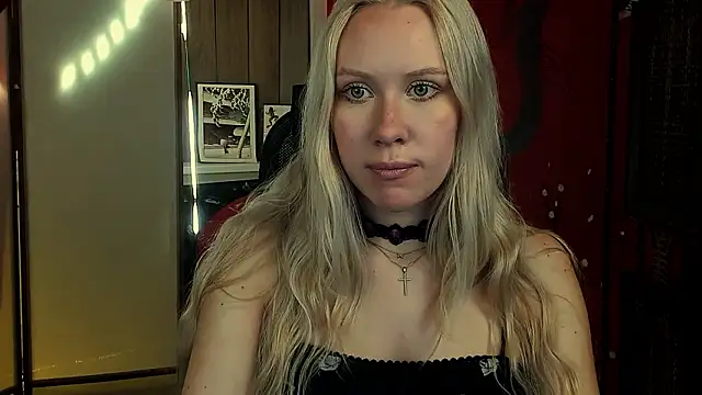 AprilChambers' Live XXX Chat