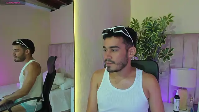 aries_unbound's Live XXX Chat