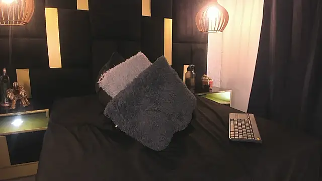 Lucio__Fox élő XXX-chatje