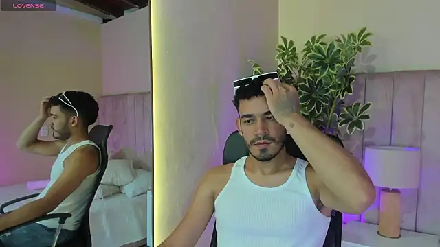 aries_unbound: онлайн-секс-чат