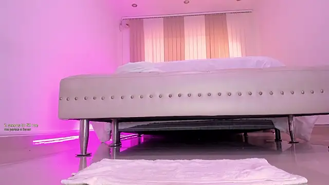 Chatroom XXX en direct de Leah_Grey