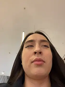 Holly_Play élő XXX-chatje