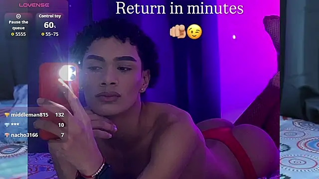 Chat XXX en directo de HotboyLyan