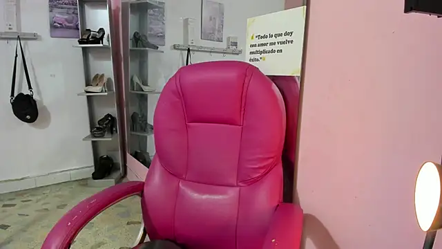 Chatroom XXX en direct de CAMILA--REY