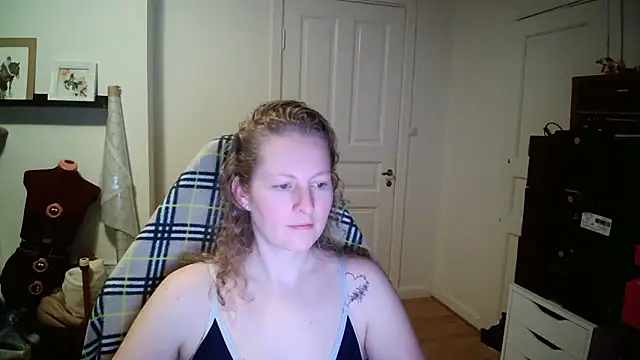 Chatroom XXX en direct de Girlnina-1995