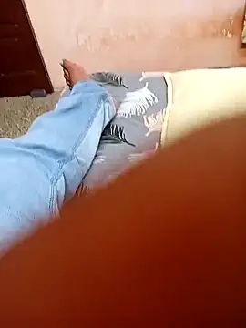 Horny-boyyy: διαδικτυακό σόου στην κάμερα