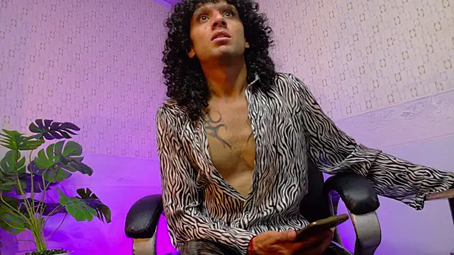 4L3JX élő XXX-chatje