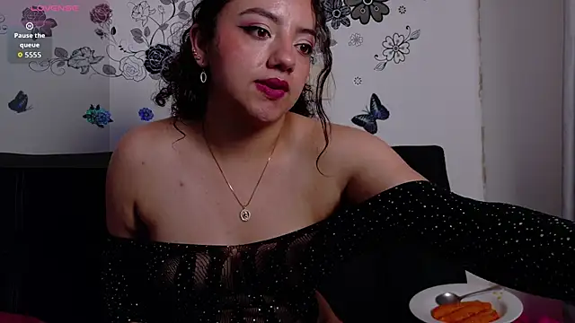 emiily_curly's Live XXX Chat