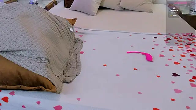 NaughtyLoryyのライブXXXチャット