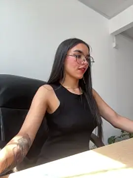 eimi_rosse18's Live XXX Chat