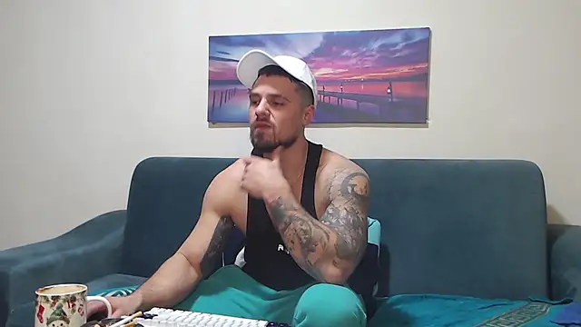 Tiberius_hunk élő XXX-chatje