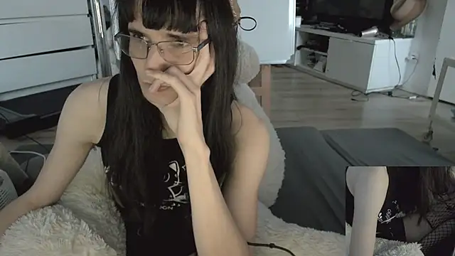 CeriseLapine Show in webcam