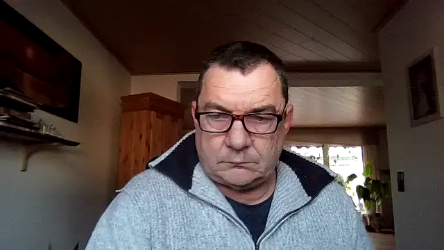 Nobbie444 即時 XXX 聊天