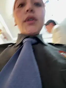 Emily-7_ 即時 XXX 聊天