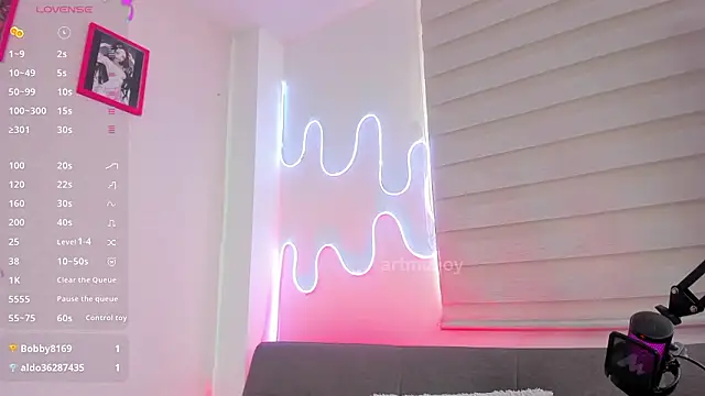 artmiaa's Live XXX Chat