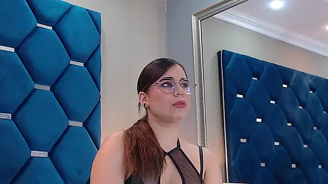 ThaniaJones' Live XXX Chat