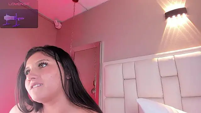 AvyMilton's Live XXX Chat