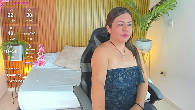 nahia_13's Live XXX Chat