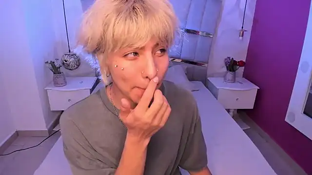 XXX chat uživo modela OliIverr22