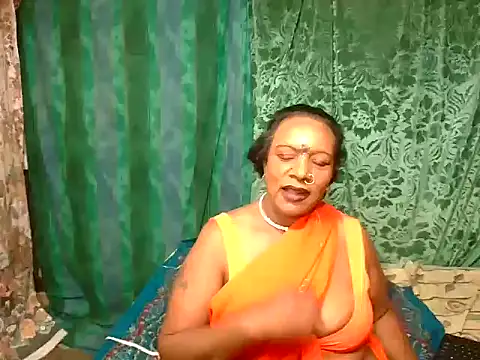 XXX chat uživo modela indianace69