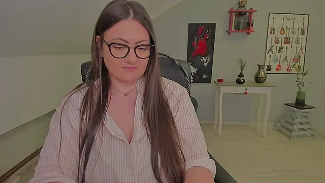 MistressDarrah's Live XXX Chat