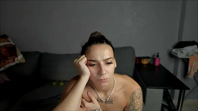 AnnaMizedのライブXXXチャット